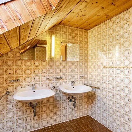 Gaestehaus 度假居 *